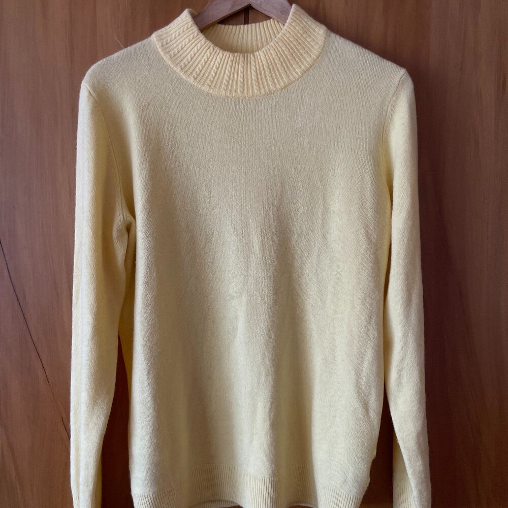 Pale Yellow Spring Sweater Medium